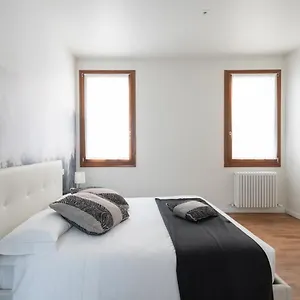 Appartamento In San Marco With Canal View By Wonderful Italy, Venezia